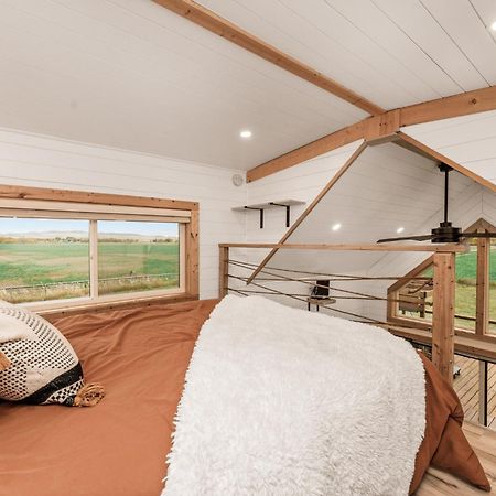 Modern Tiny Cabin, With Hot Tub In Choteau Mt Kültér fotó