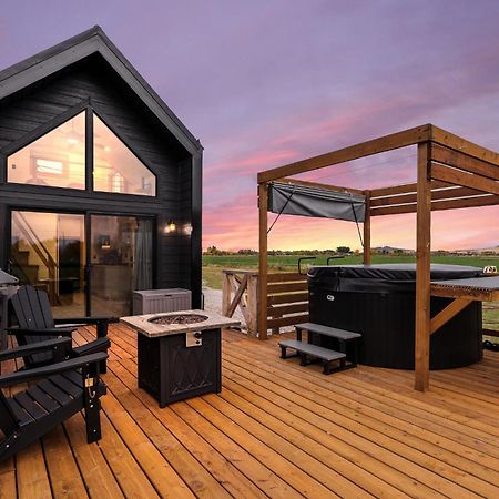 Modern Tiny Cabin, With Hot Tub In Choteau Mt Kültér fotó