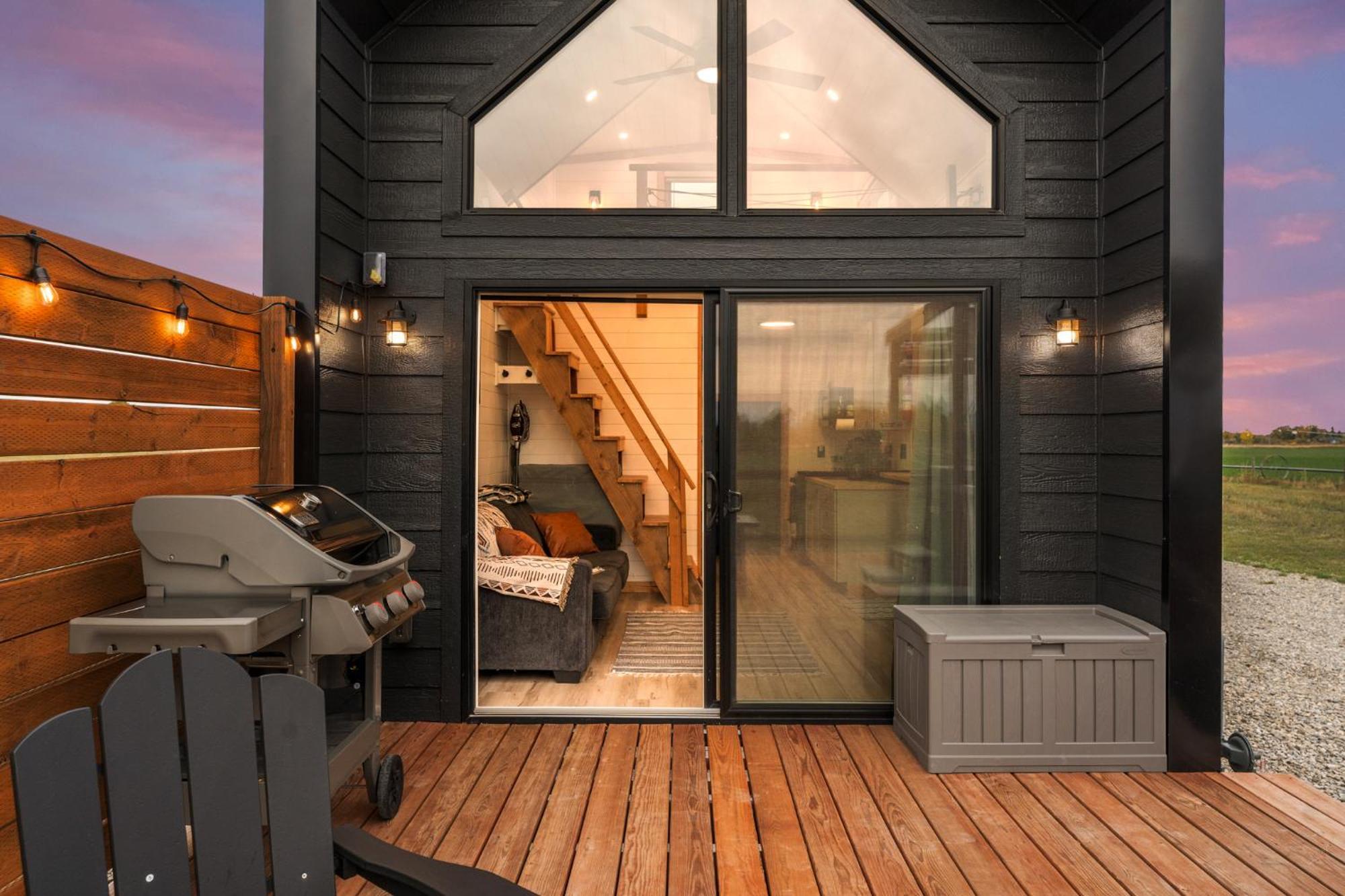 Modern Tiny Cabin, With Hot Tub In Choteau Mt Kültér fotó