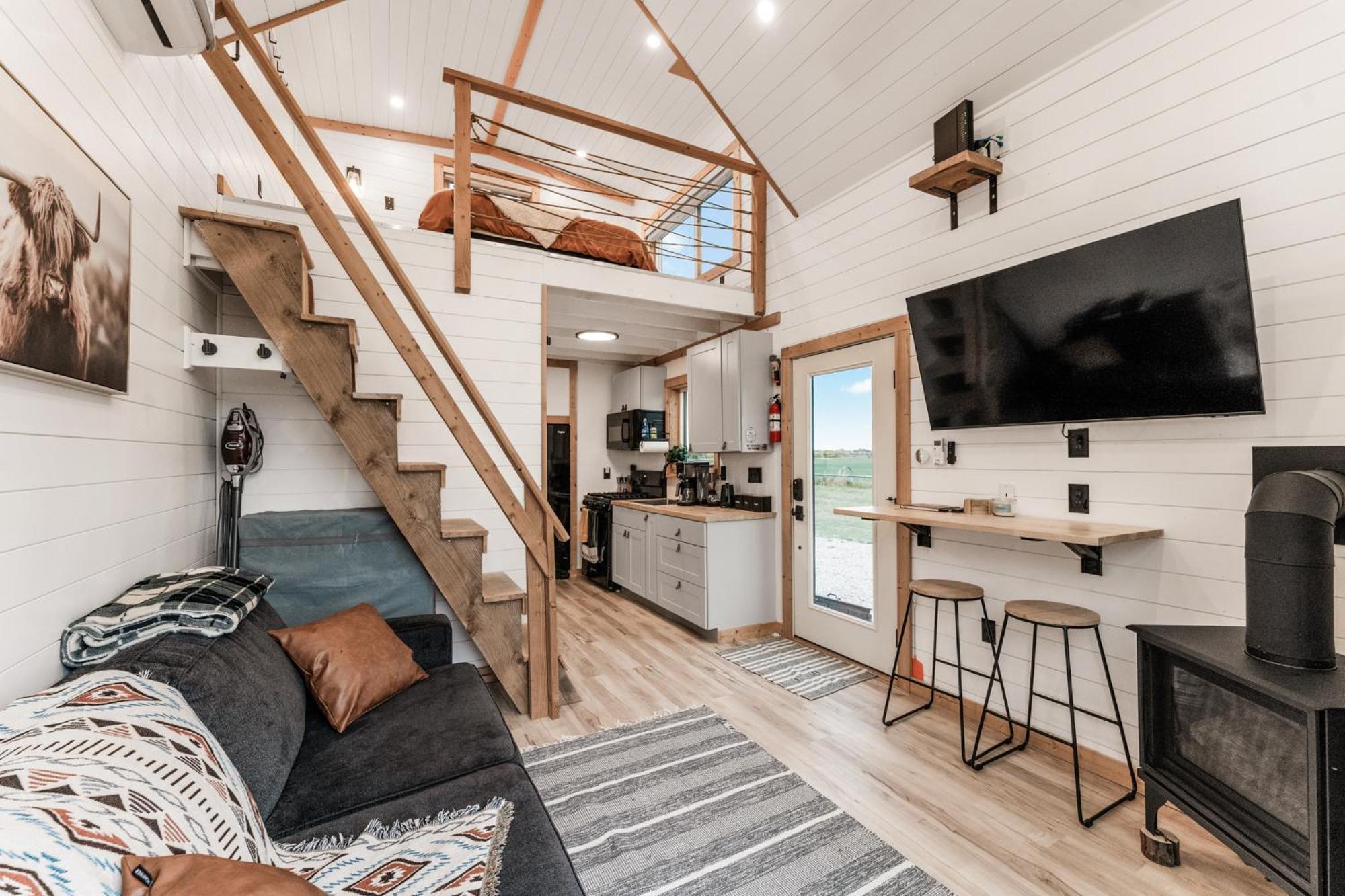 Modern Tiny Cabin, With Hot Tub In Choteau Mt Kültér fotó