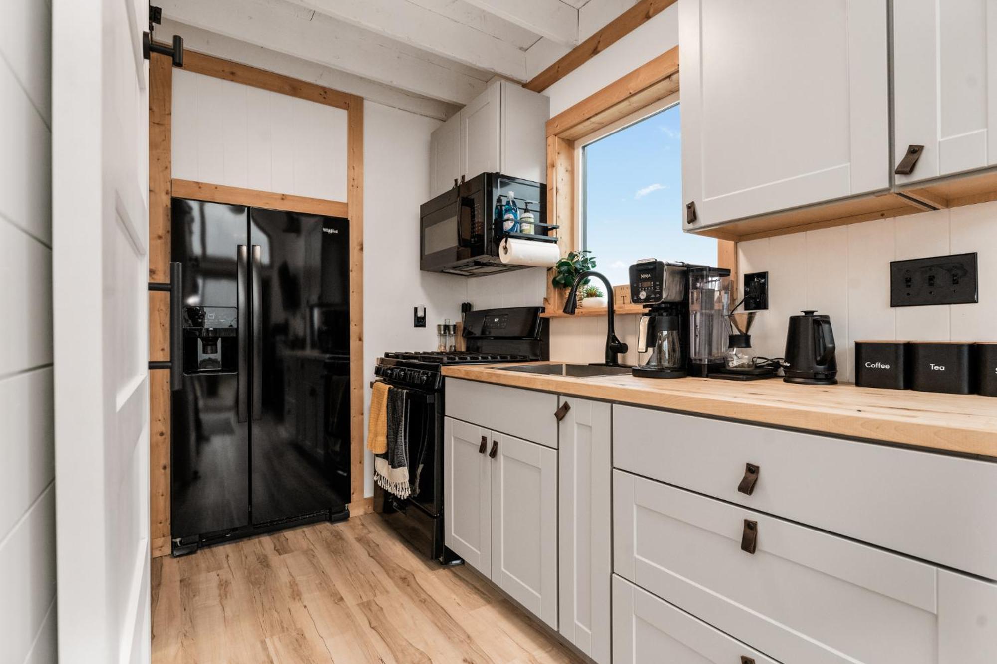 Modern Tiny Cabin, With Hot Tub In Choteau Mt Kültér fotó